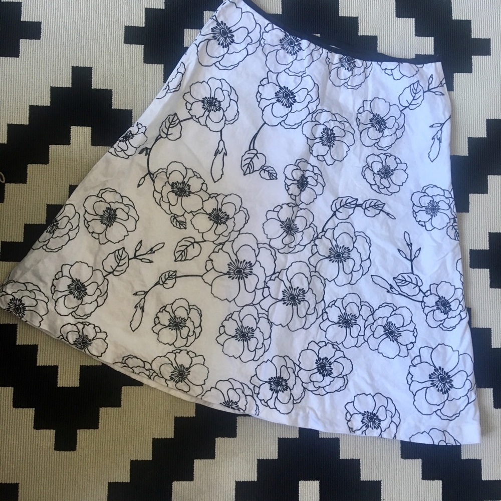 White House Black Floral Market Embroidered Skirt